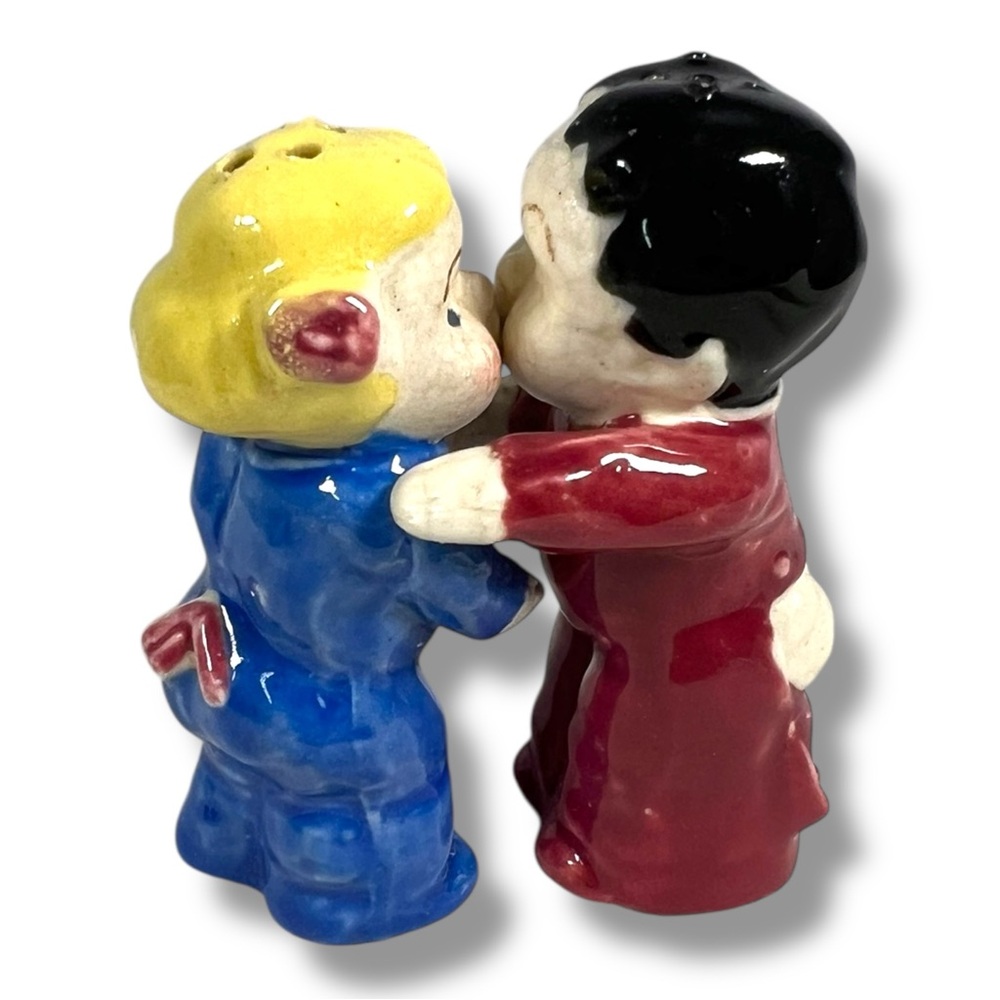 Vintage Kissing Hugging Boy Girl Babies Salt Pepper Shakers MCM Holt Howard Jap